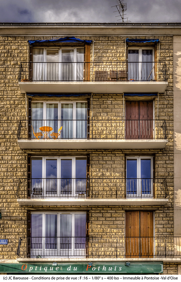 (C) JC Barousse - Conditions de prise de vue : F :16 – 1/80° s – 400 Iso – Immeuble à Pontoise -Val d’Oise